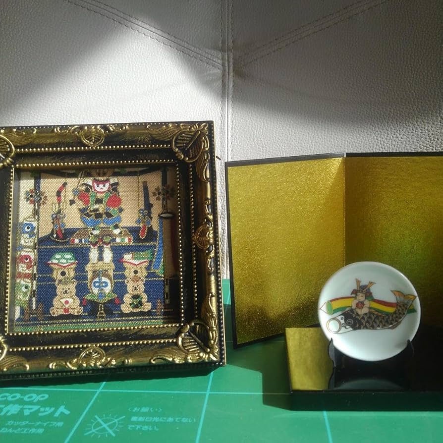 Amazon | ミニミニ五月人形鯉のぼり絵皿(飾り台、金屏風付き